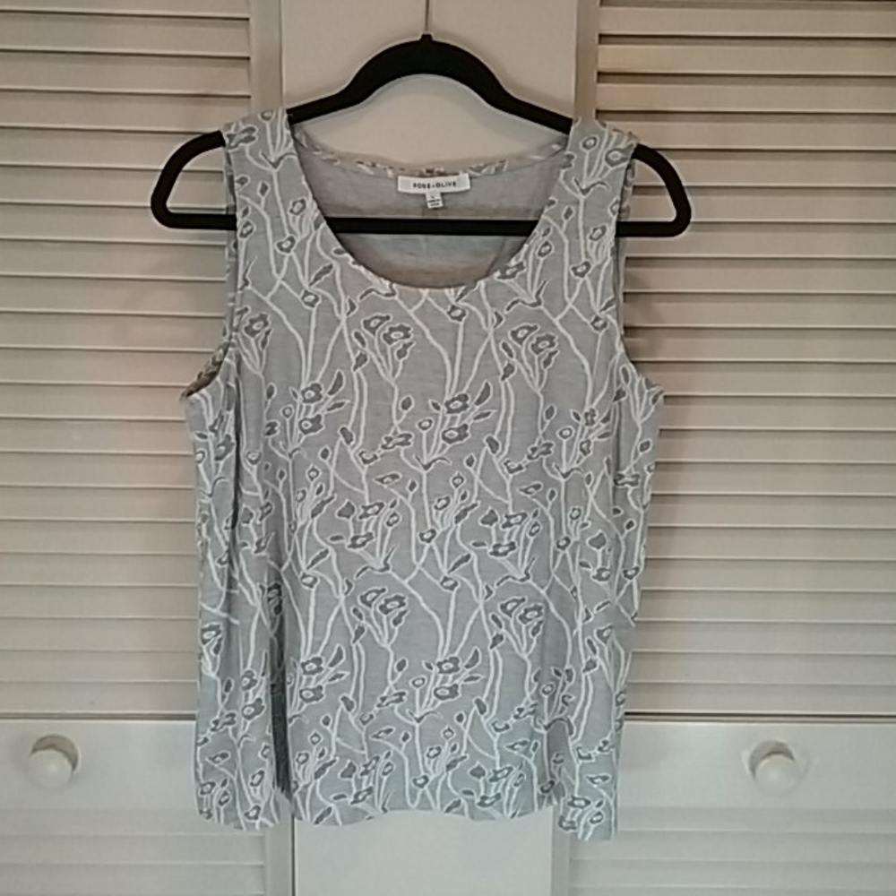 🔷️*Rose & Olive Sleeveless Top NWOT
